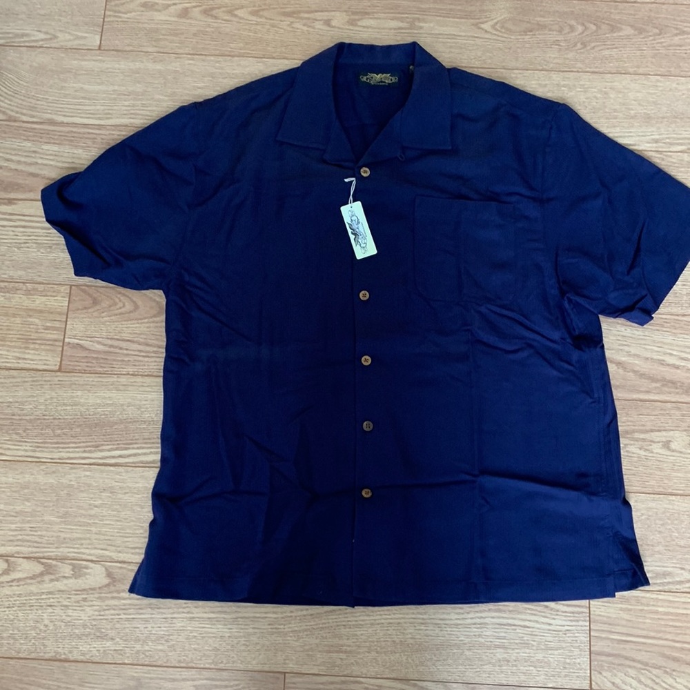 Men’s navy blue button-down short sleeve shirt, NWT
